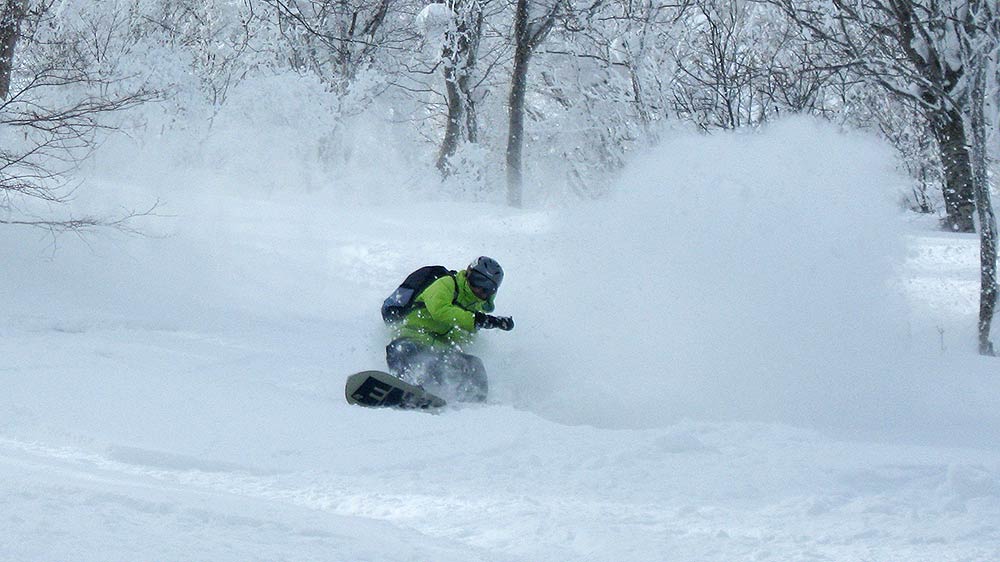 high speed powder snowboarding at madarao resort japan